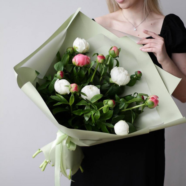 Букет Пионы бело-розовые 15 шт