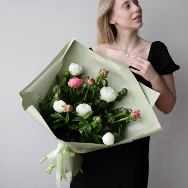 Букет Пионы бело-розовые 15 шт